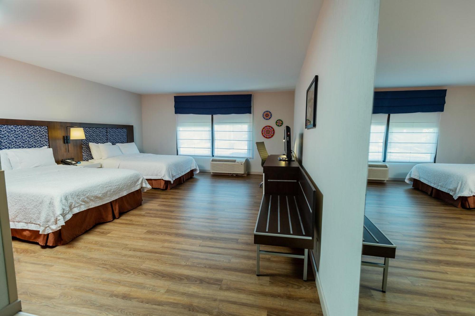 Chambre 2 Lits Queen-Size - Accessible aux Personnes à Mobilité Réduite - Non-Fumeurs